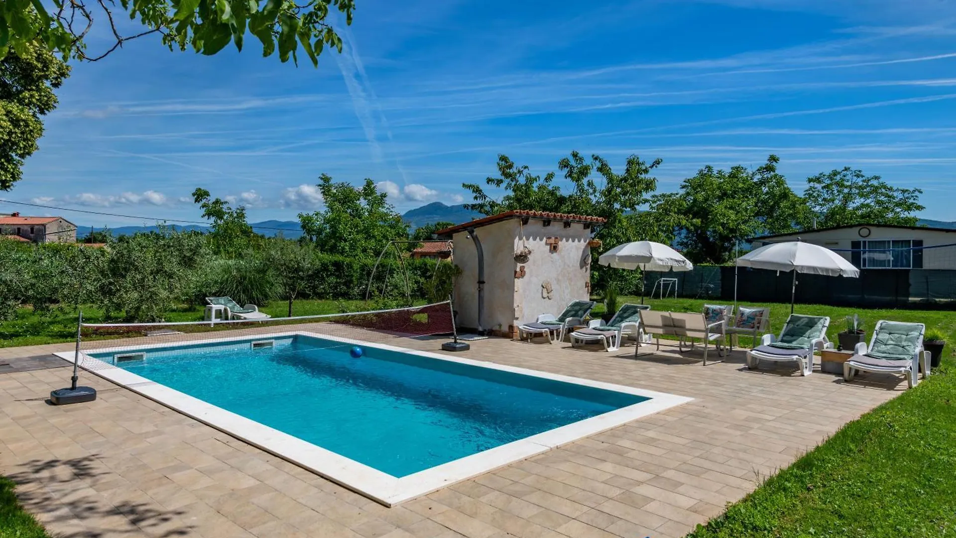 Villa Noela, A Cozy Villa Surrounded By Nature Near The Sea Potpićan بيت للعطل