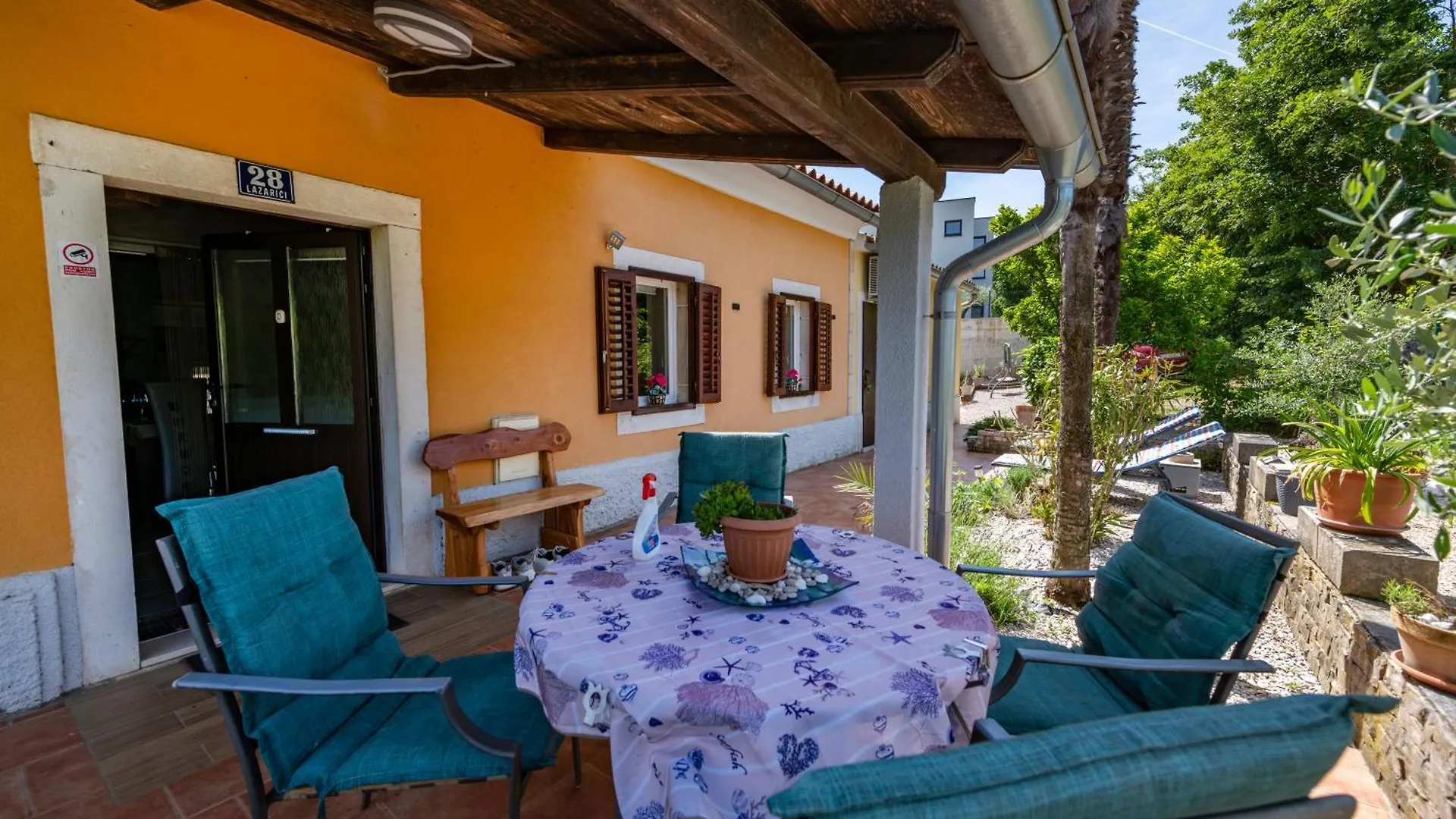Villa Noela, A Cozy Villa Surrounded By Nature Near The Sea Potpićan بيت للعطل