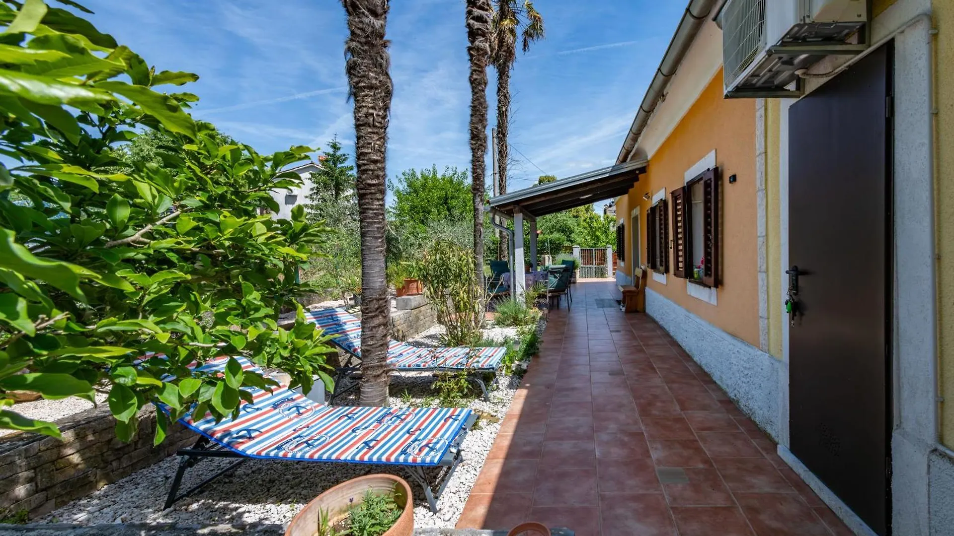 Villa Noela, A Cozy Villa Surrounded By Nature Near The Sea Potpićan بيت للعطل